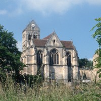 L'église dans son environnement vue du sud-est (1994)