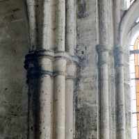 Colonnettes associées à la voûte et à un piédroit de la fenêtre nord de la chapelle nord (2002)