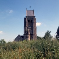 L'église dans son environnement vue de l'ouest (1994)
