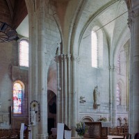 Vue partielle du choeur, du bras nord du transept et des piles nord-est de la croisée (12ème et 16ème siècles) vers le nord-est (2006)