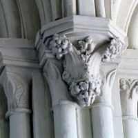 Chapiteaux de la face ouest de la pile nord-ouest de la croisée du transept, avec collage 12ème/19ème (2005)
