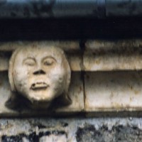 Détail de la corniche du mur nord de la nef (2005)