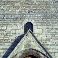 Fenêtre et appareil de la façade de la nef primitive (1972)