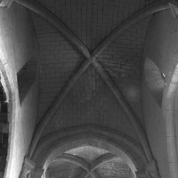 Les voûtes des seconde et première travées de la nef vues vers l'ouest (1995)