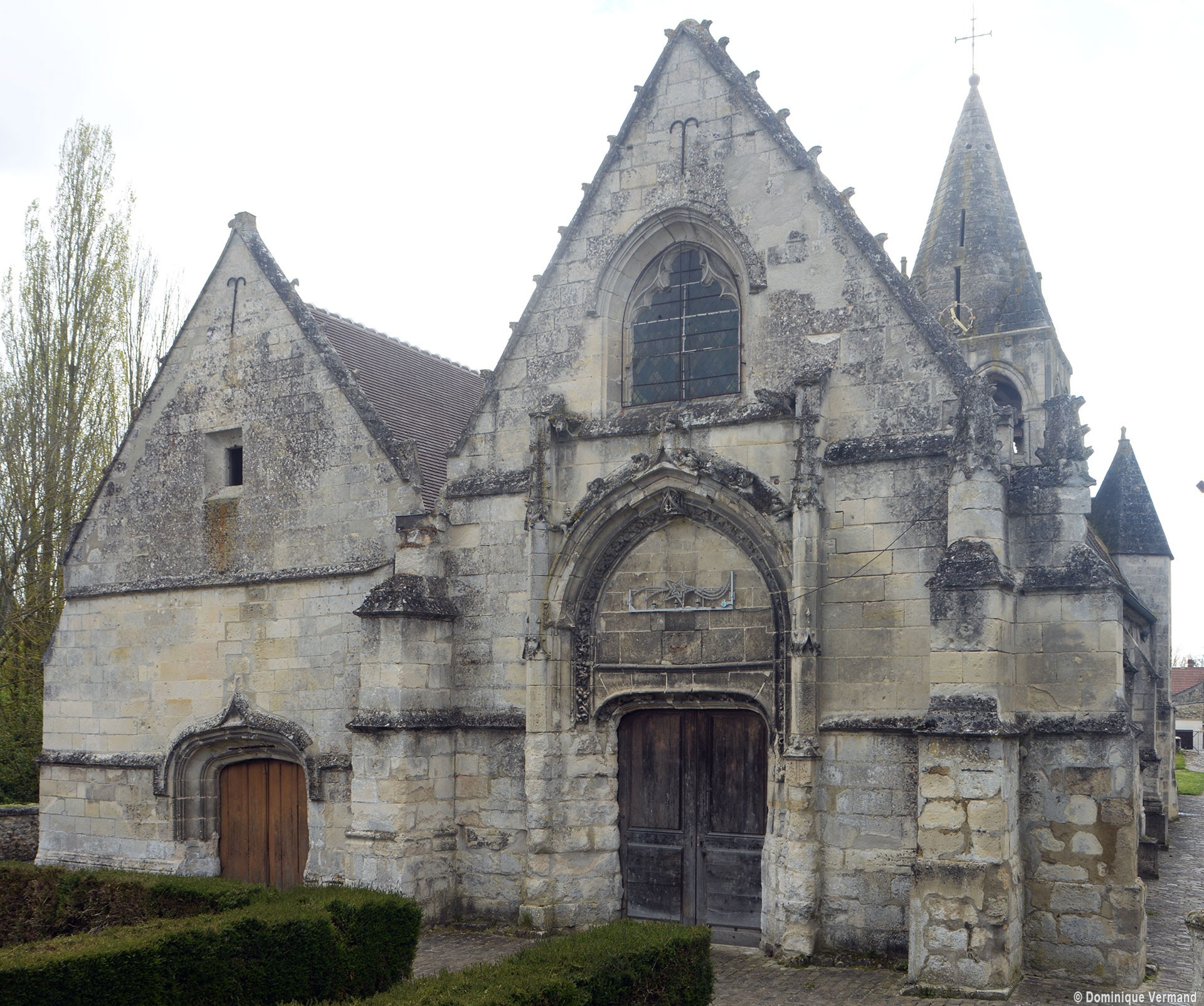 Afbeeldingsresultaat voor https://www.eglisesdeloise.com/monument/saintines-eglise-saint-denis-et-saint-jean-baptiste/