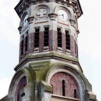 Les parties hautes du clocher vues du nord-ouest (2006)