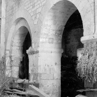 Les deux dernières arcades du mur gouttereau sud de la nef vues vers le sud-est (1969)