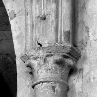 Chapiteau associé à la retombée sud de l'arc doubleau intermédiaire de la chapelle nord (1997)