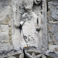 Représentation de saint Lucien (?) au portail ouest (2015)
