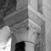 Tailloir du 11ème siècle et chapiteau de la fin du 12ème siècle à la retombée de l'ancien arc triomphal (1997)