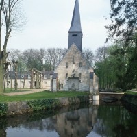 L'église dans son environnement vue de l'ouest (1993)