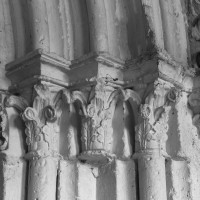 Les chapiteaux des piédroits de droite du portail ouest