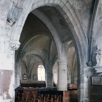 Vue partielle de la nef et du bas-côté sud vers le sud-ouest depuis la chapelle nord (2002)
