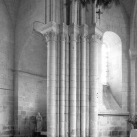 Vue partielle du choeur et de la chapelle nord depuis le croisée du transept vers le nord-est (1979)