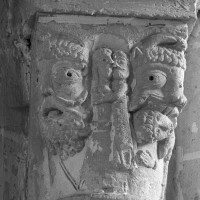 Chapiteau à la retombée nord-est de la voûte du bras sud du transept (1995)