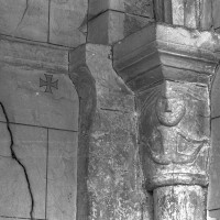 Chapiteau au revers de l'actuelle façade (2000)