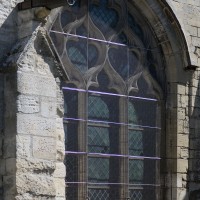 Fenêtre gothique flamboyant au mur sud du bras sud du transept (2017)