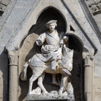 Statue de saint Martin au pignon du gâble du portail ouest (2017)