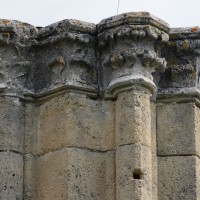 Chapiteaux associés à un pilier de l'ancien clocher nord (2016)