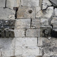 Reste de corniche du 12ème siècle au faux croisillon nord (2016)