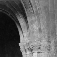 Bas-côté de la nef avant sa démolition (photo Chanoine Eugène Müller, archives de la Société d'Histoire et d'Archéologie de Senlis)