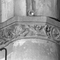 Chapiteau à la retombée de l'arcade ouest de la croisée du transept (1997)