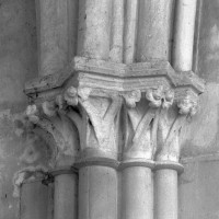 Chapiteaux du bas-côté nord de l'ancien choeur du 13ème siècle (1995)