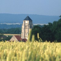 Le clocher de l'église dans son environnement vu du sud-ouest (1994)