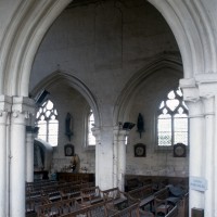 Une arcade de la nef vue vers le nord-ouest depuis le bas-côté sud (1995)