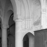 Vue partielle de la travée droite du choeur et de la croisée du transept vers le nord-ouest (1997)