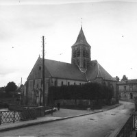 L'église vue du sud-ouest, en 1910 (Gallica)