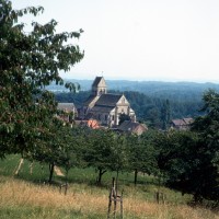 L'église dans son environnement vue du nord-ouest (1971)