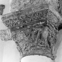 Chapiteau associé à l'arc doubleau séparant la troisième et la quatrième travée de la nef, côté nord  (1995)
