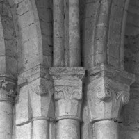 Chapiteaux à l'angle nord-est du choeur du 12ème siècle (1995)