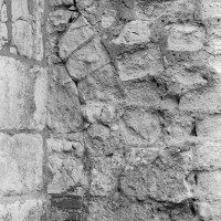 Restes de porte romane à la nef (1974)