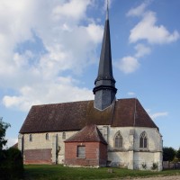 L'église dans son environnement vue du sud (2016)