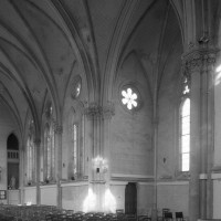 Vue partielle du croisillon nord et de la nef vers le nord-ouest (1995)