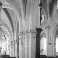 Le bas-côté nord et la nef vus vers le sud-est (1996)
