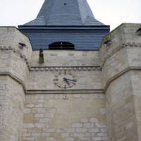 La partie supérieure, fortifiée, de la façade (2016)