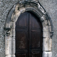 Le portail ouest de l'église avant sa restauration (1997)