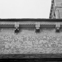 La corniche du mur gouttereau sud de la nef (1991)