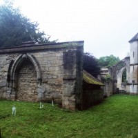 Les ruines de l'église vue du sud-ouest (1997)