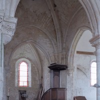 La travée du clocher et le bras sud du transept vus vers le sud-ouest (2001)