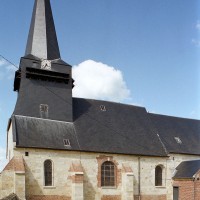 Les parties ouest de l'église vues du sud (2004)