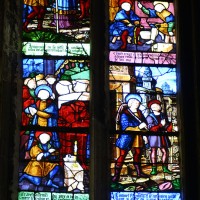 Vitrail du 16ème siècle - retauré au 19ème - de saint Crépin et saint Crépinien à la troisième chapelle nord du choeur (2016)