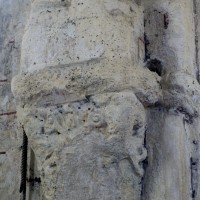 Chapiteau du pilier engagé au revers de la façade (2008)