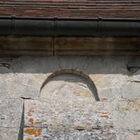 Une fenêtre romane de la nef