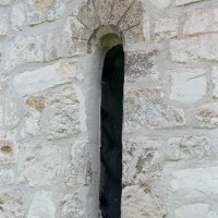 Fenêtre romane au mur nord de la nef (2008)