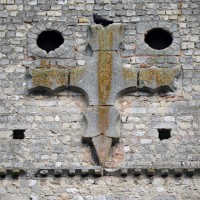 Détail du pignon de la façade avec la croix antéfixe (2015)