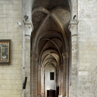 Le bas-côté nord de la nef vu vers l'ouest depuis le bras nord du transept (2015)